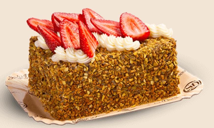 bolo de Pistache com Morango e Leite Condensado